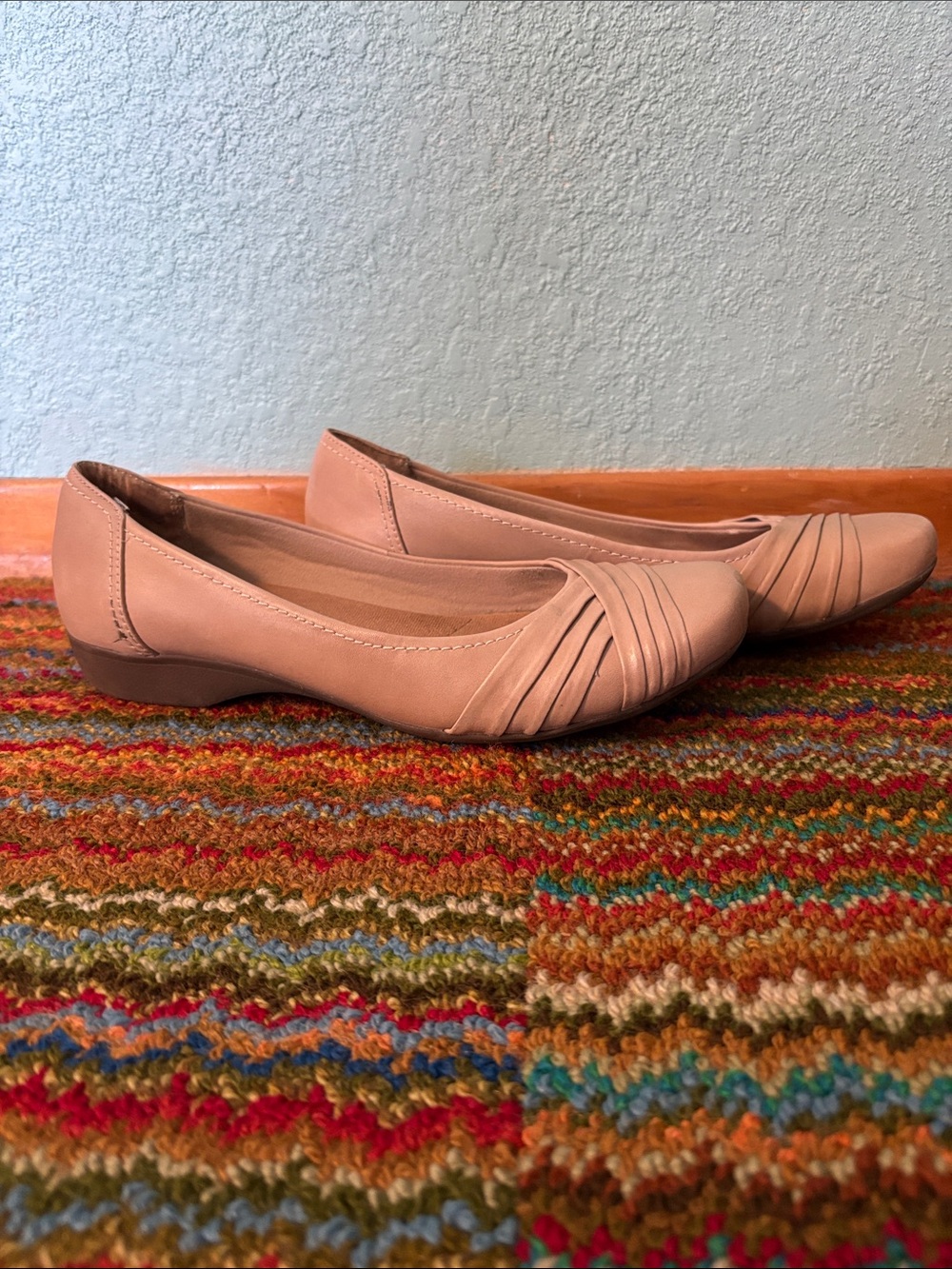 Clarks Women's Bendables Propose Pixie Leather Flats, Beige, size 10 - fair - Picture 2 of 9